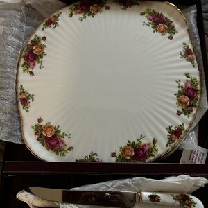 Royal Albert Floral Dinner Plate with Knife Set